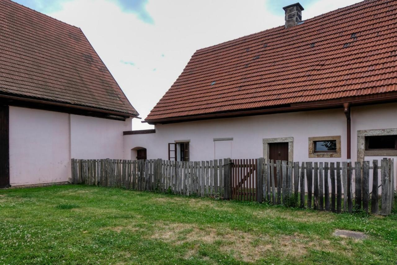 Apartmany V Broumovskem Statku Екстериор снимка