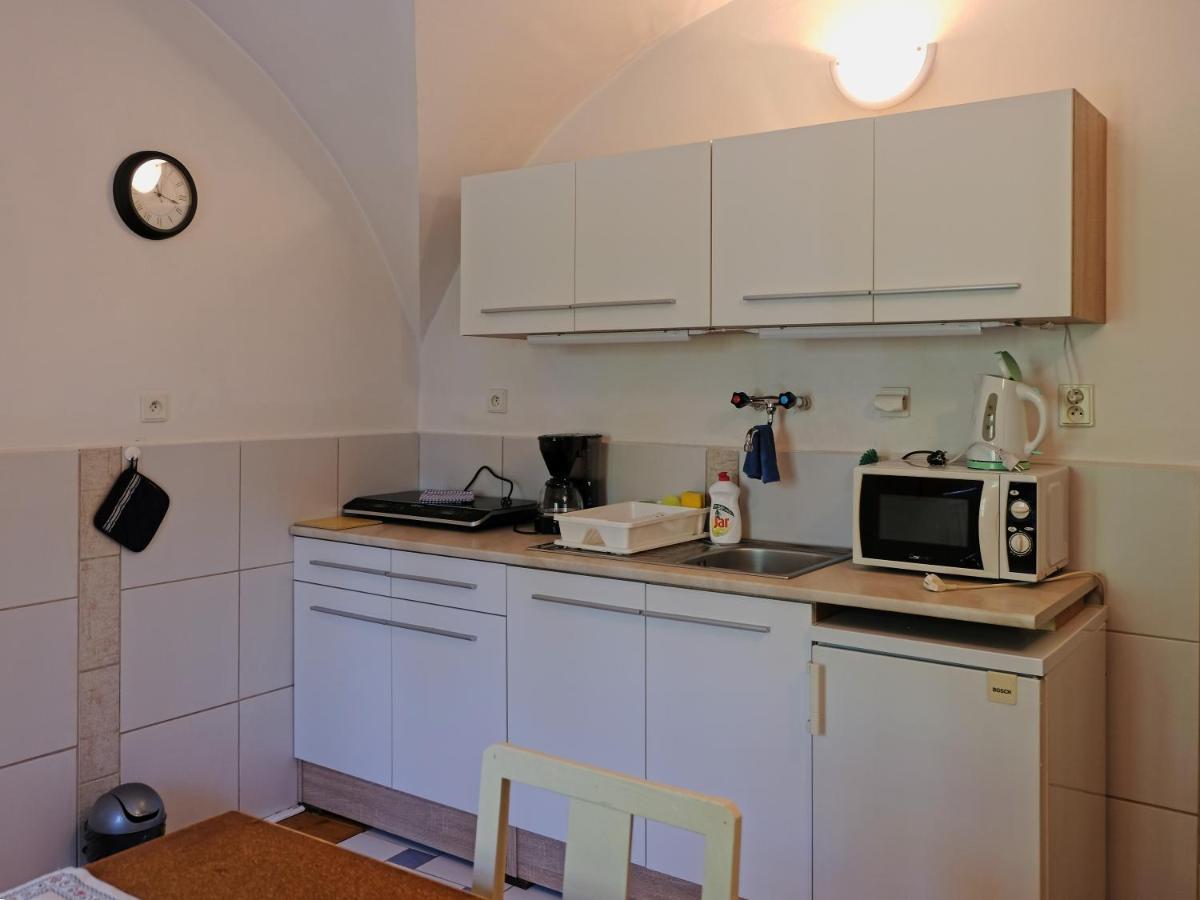 Apartmany V Broumovskem Statku Екстериор снимка